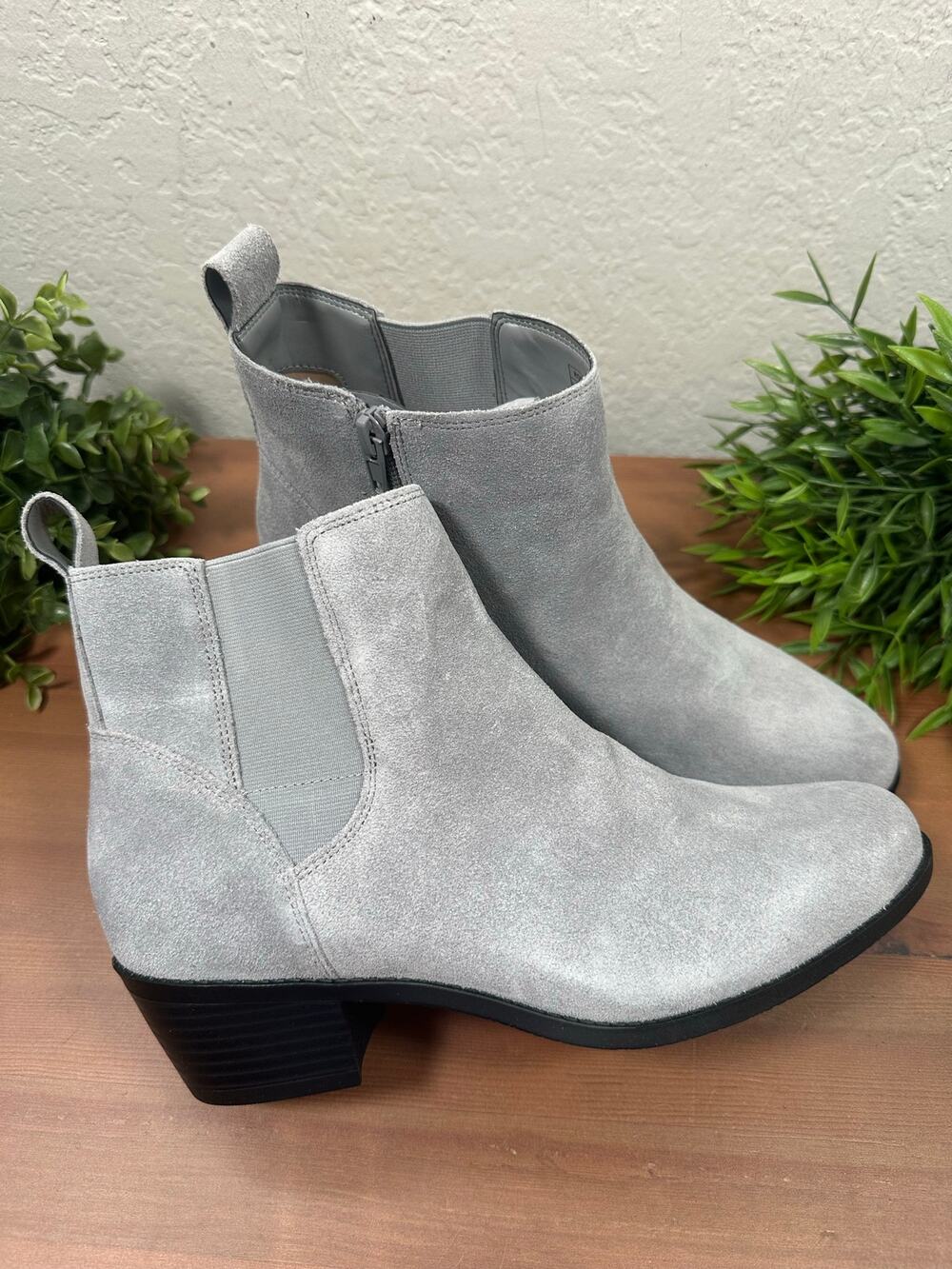 NWOT Vionic Women's Roseland Wide Water-Repellent‎ Suede Ankle Boots Size 8.5W